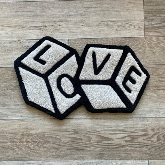 Hand tufted rug